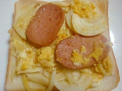 おさかなのハンバーグと卵とじ風トースト